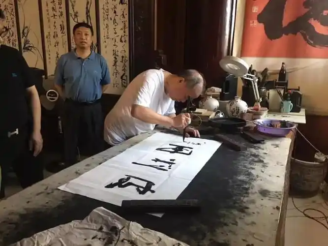 著名工艺美术大师——王士成先生为皮料网题字