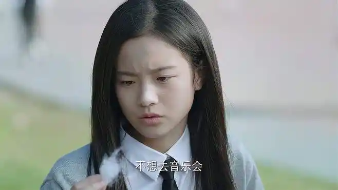 同学两亿岁:别人唱歌要钱,李庚希唱歌要命,但学霸竟说唱的好听-影视综