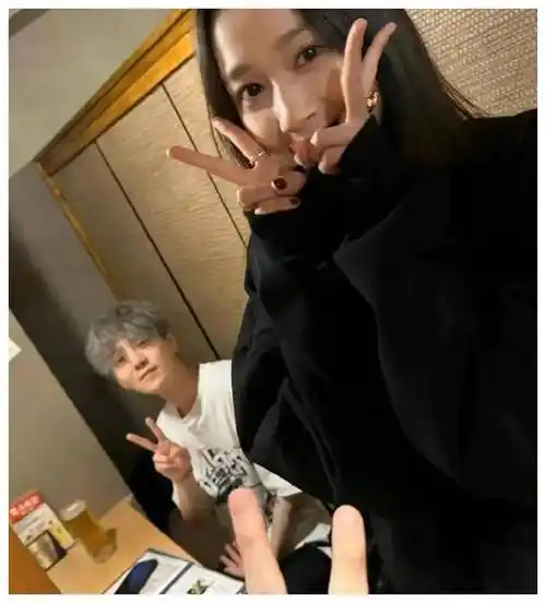 回顾这一切,我们应该给予鹿晗和关晓彤足够的尊重和理解,用我们的支持