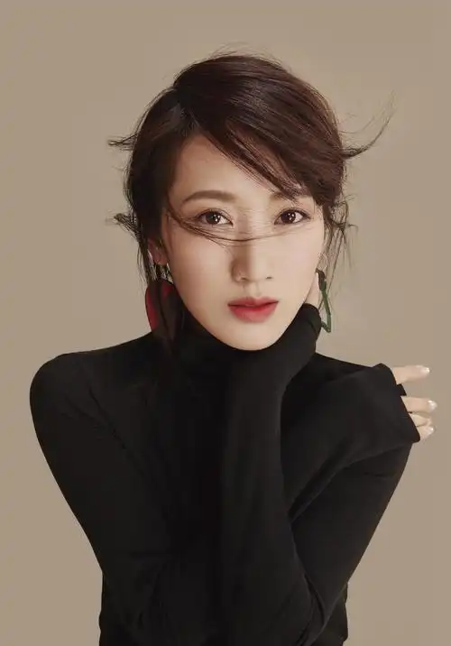 李念时尚大片曝光 "阳光御姐"笑颜治愈力max