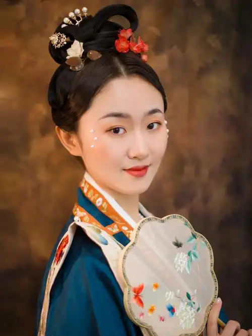 模特@满小满-在路上9296 lulu宋制妆容分享,发型和妆面还有更多不