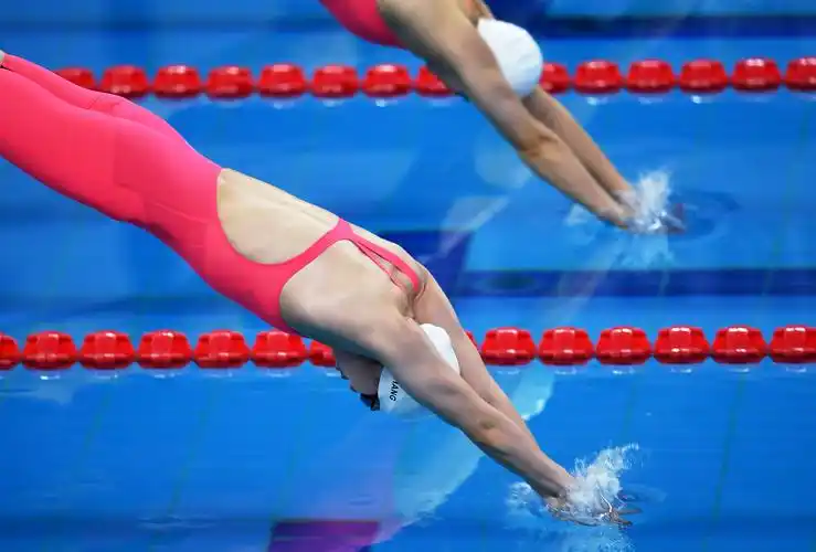 游泳全国冠军赛张雨霏获得女子100米蝶泳冠军