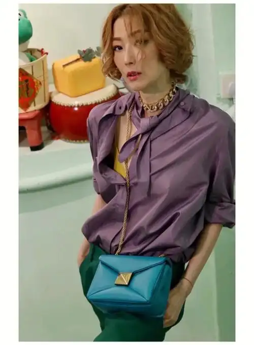 女明星里个人一直觉得郑秀文特别会穿搭,说实话她并不是大美女,问过