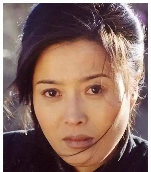 "影后"丁嘉丽年轻时没管好下半身,如今她后悔万分_养父母_经历_胡广川