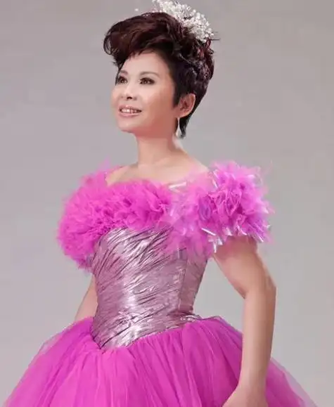 军旅歌手董文华:事业巅峰生下儿子,我不能让丈夫等太久