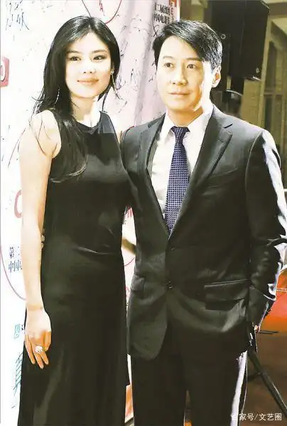 乐基儿晒美照小腹明显隆起,网友恭喜其怀二胎,回应:只有我一个