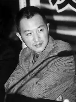 他被传章子怡"初恋",唱《大中国》写《笨小孩》爆红,34岁去世