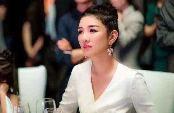 娱乐圈"被渣"女星盘点,小冉姐被恐吓黄奕家暴,阿娇没法再嫁人!