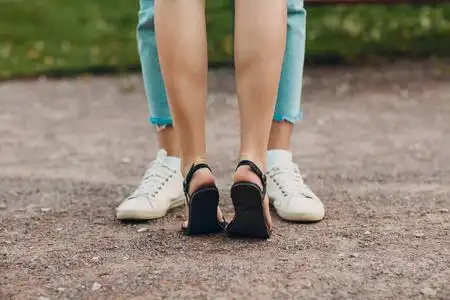 鞋子踮起脚尖图片