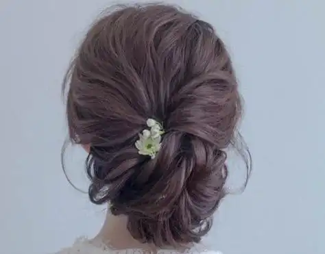 森系女生盘发会用到哪些元素 能被称赞一声好美的森系盘发有发饰可