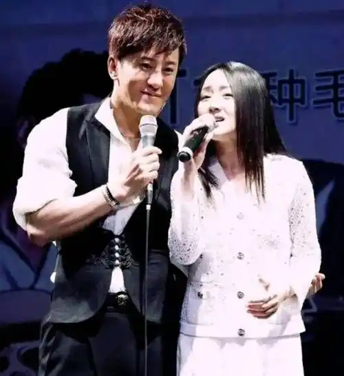 54岁的毛宁至今未婚成迷_杨钰莹_网友_男子