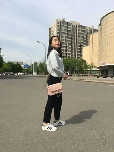 女生一般说自己身高都是净身高么 我认识一个说是一米六 也不知道是不