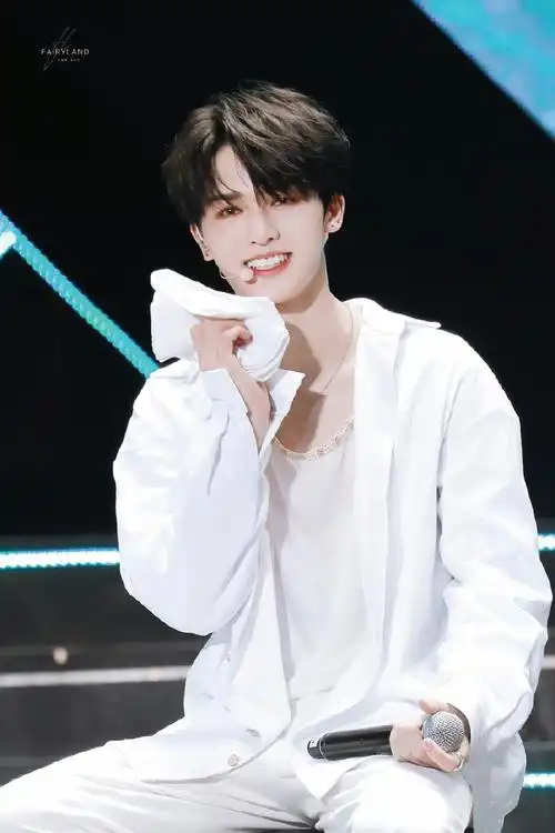 朱正廷0406出道六周年快乐