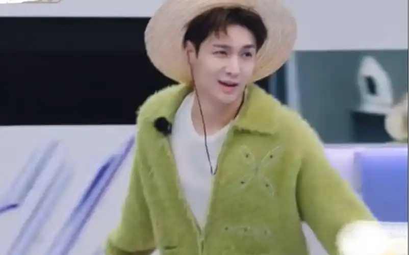 【百分百出品加更】张艺兴果然是极挑锻炼出来的人,这种题简直洒洒水