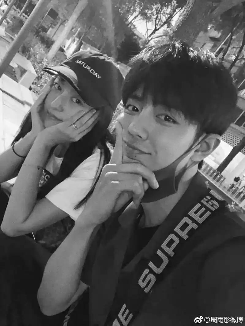 肖战那年今日  周雨彤微博 20180907 和@肖战 " - 抖音