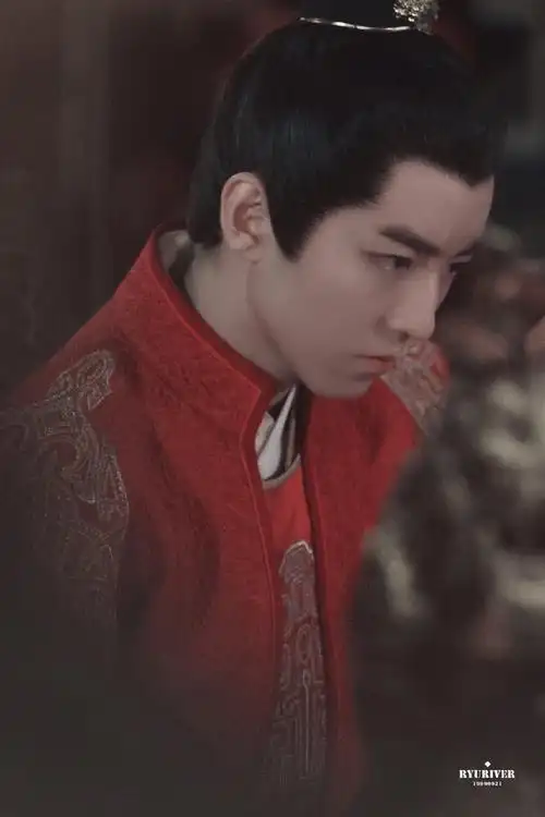 的红衣少年#必须提名我的百里昊和扮猪吃老虎的小皇帝@tfboys-王俊凯