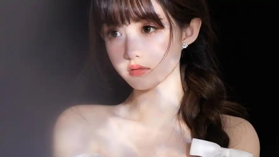 肤白貌美的气质美女