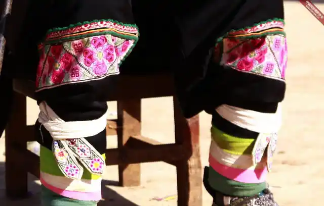 清末女子三寸金莲老照片张张罕见第一张就叫人心痛不已金莲女子小脚