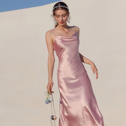 粉色吊带礼服