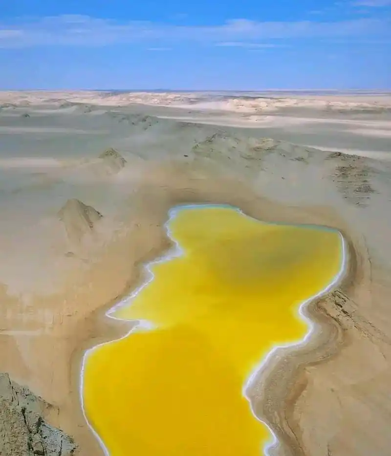 大西北最美的黄色盐湖,这里是俄博梁的硫磺湖