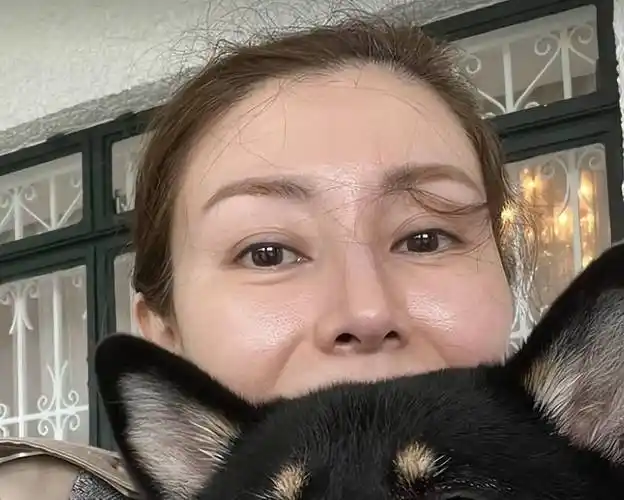 李嘉欣天生丽质51岁素颜还是大美人毛孔粗大但鼻子真的好挺