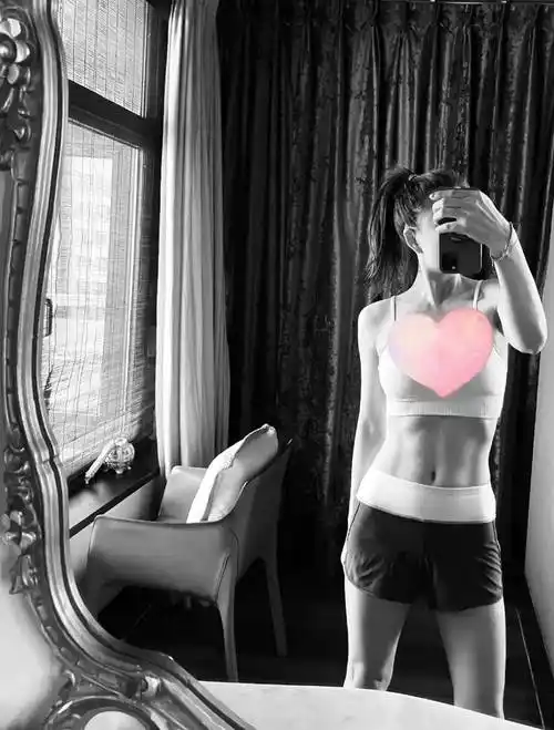 李小璐的细腰,韩雪炫的肌肉,这些中年女星太自律了_阿娇_张韶涵_锻炼