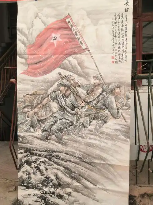 书法协会的老师用毛笔抒发着爱党爱国之情,传承和发扬中华优秀传统