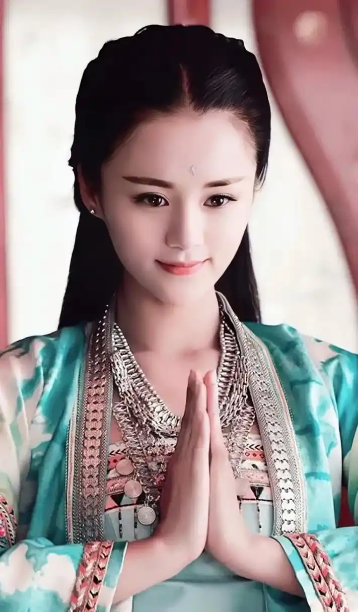 安悦溪的古装造型有种南方姑娘的婉约含蓄之美#你心中的古装女神# #一