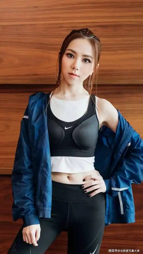 邓紫棋不仅人好看歌好听,没想到还有身材也很性感!_音乐_歌曲_舞台