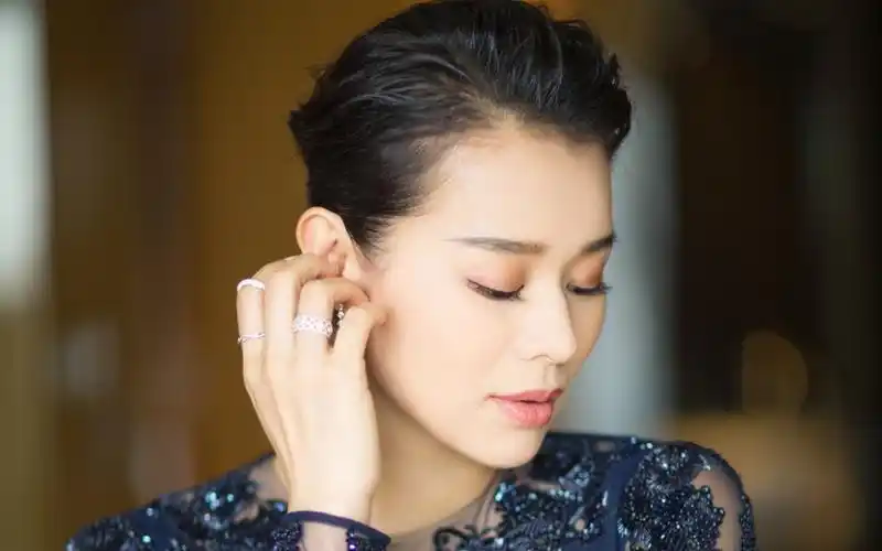 胡杏儿性感写真高清电脑桌面壁纸