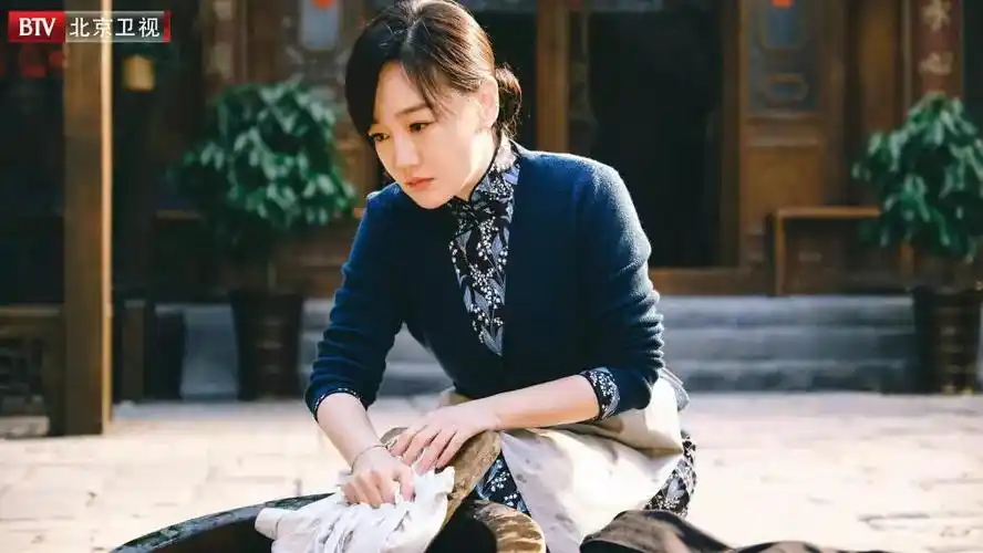 光荣时代热播薛佳凝化身双面特工颠覆自我不断成长