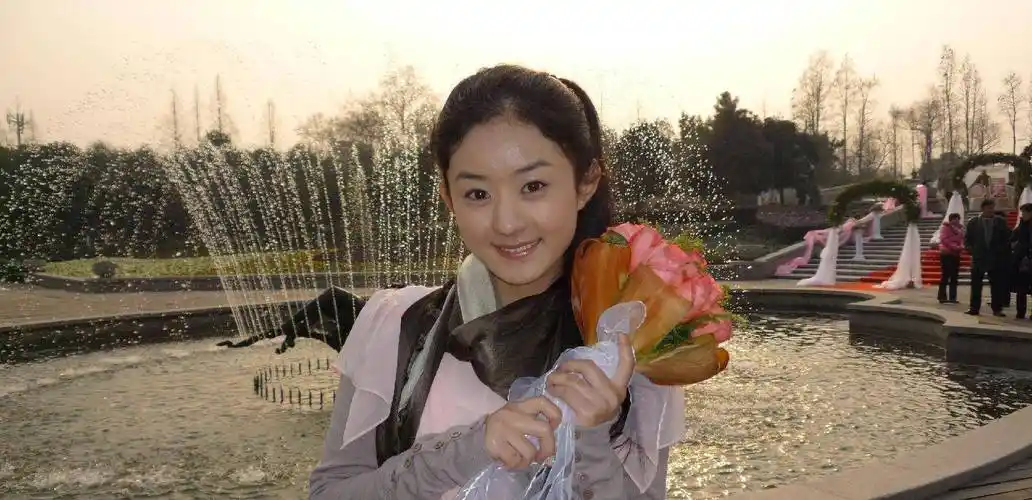 农村出身的赵丽颖,如今成为当红演员,她到底有什么背景?