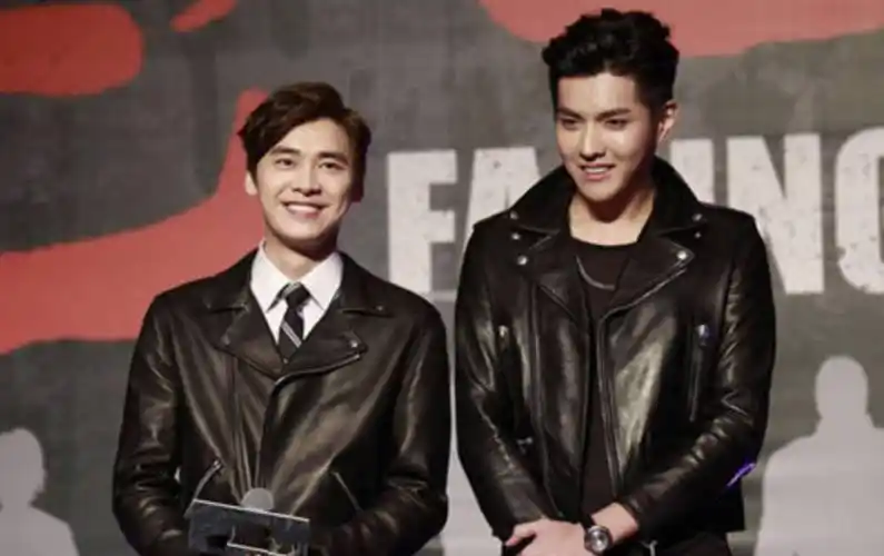 随着事情持续发酵,李易峰和吴亦凡这对好兄弟的"见易思签"组合,成为了