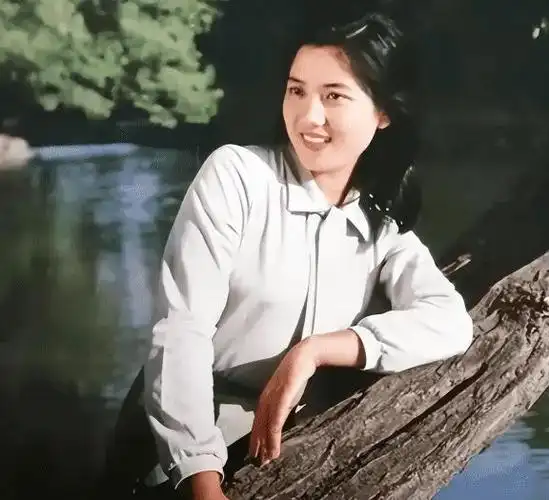 回顾她为普通丈夫息影二婚嫁入豪门后下海经商今定居国外享福