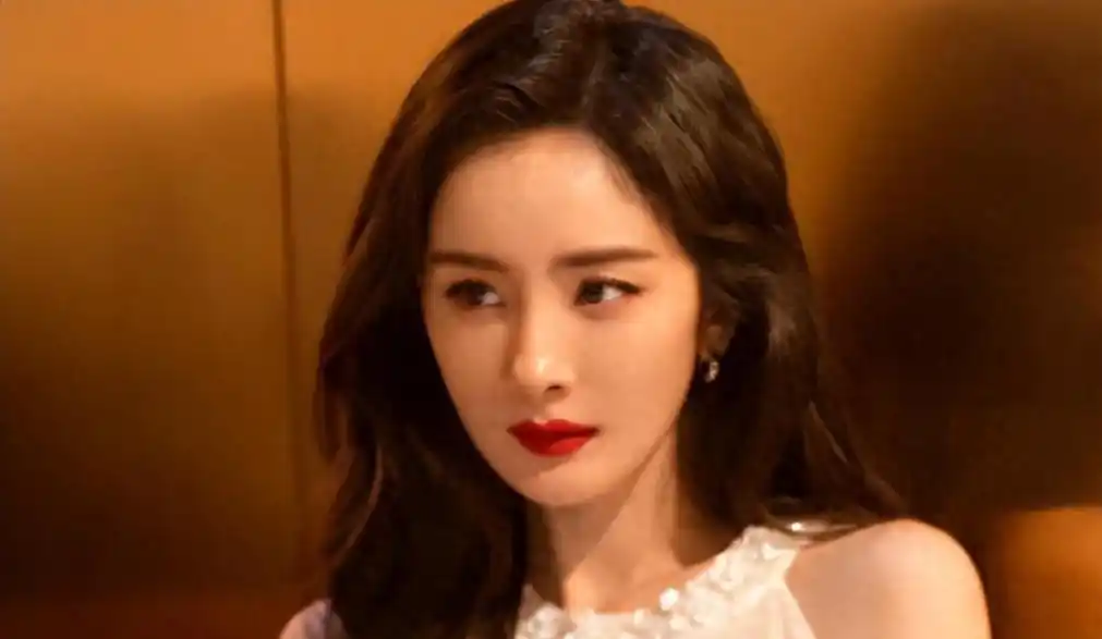 细看刘恺威对待杨幂,和对现任的态度,杨幂终究是一片深情错付了