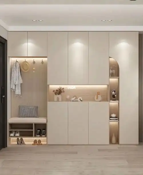 [一r]根据墙面的宽度与高度做满墙的入户鞋柜,即简洁大气又时尚好用