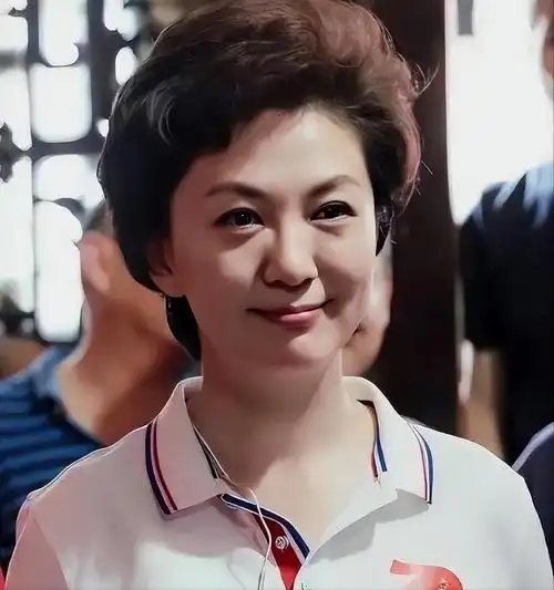 央视主持人海霞,已经走上了另一条大道!机会是给有准备的人