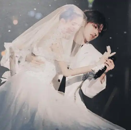 有种"p图大神"叫追星女孩,蔡徐坤宋威龙还好,看到肖战:集美喝多了?