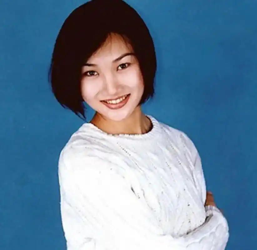 老照片(1098)央视新闻联播主持人李梓萌. - 抖音