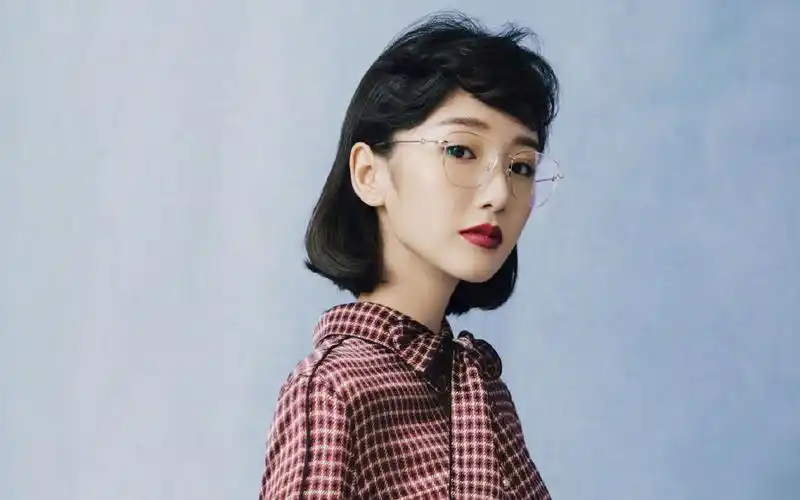 毛晓彤复古卷短发造型,大陆明星-回车桌面