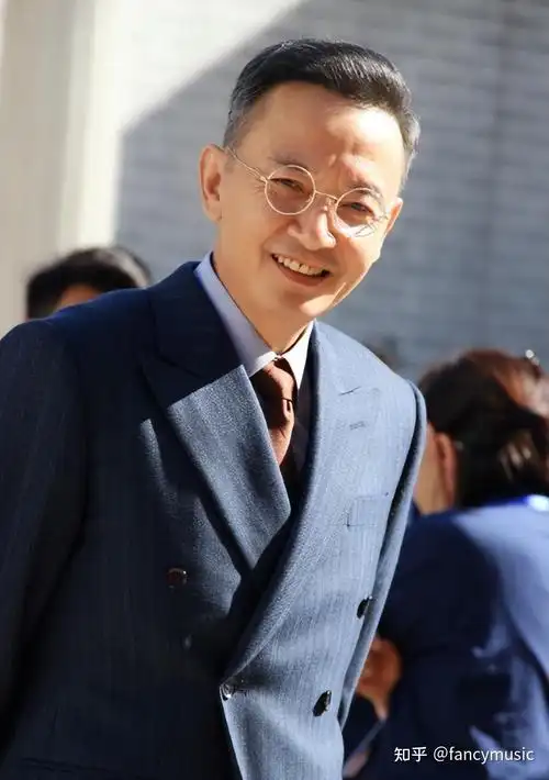 这8位男演员,天生富贵脸,如今成"爸爸专业户",演不了穷人!