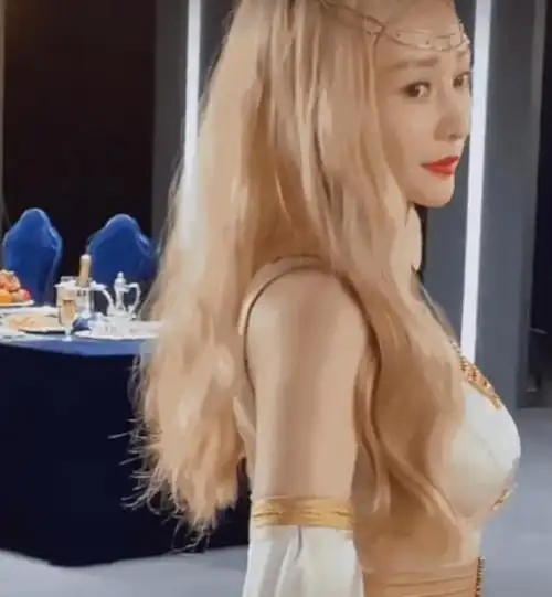 柳岩cos雅典娜造型40岁的状态让人看愣这是逆生长了吧