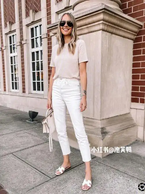 白色牛仔裤怎么搭上班通勤这样穿出高级感