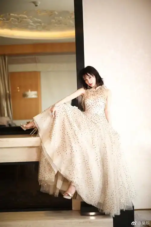 吴昕因身体原因遗憾缺席微博之夜下次弥补吧