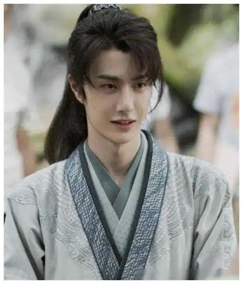 王一博有翡剧照曝光古风扮相再现魅力肖战相形见绌