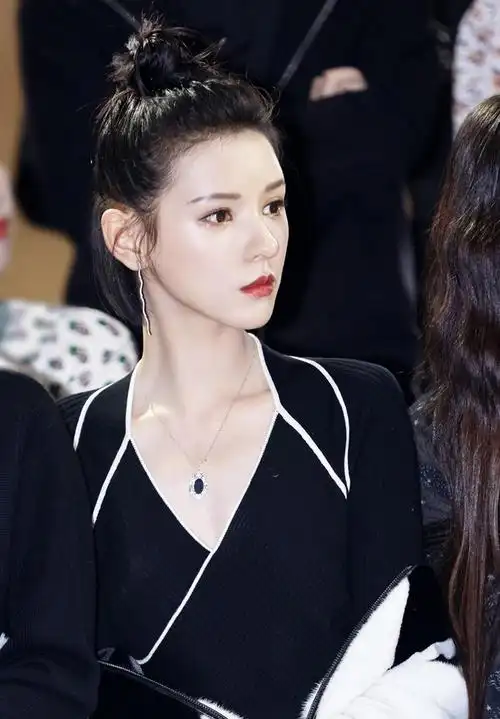 张予曦整容网红前照片_对比(张予曦以前是网红吗) 图2