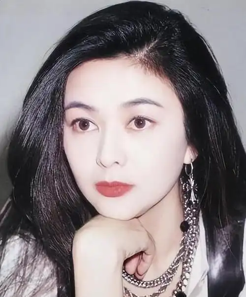 被称香港第一美女,年轻时关之琳有多美?徐克让她素颜出演13姨!