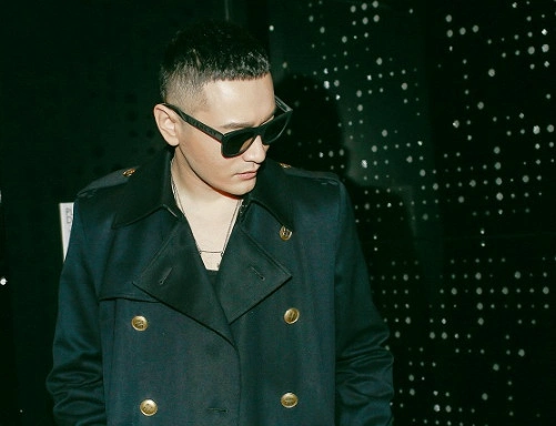 黄晓明超短圆寸组图硬汉风格气场十足