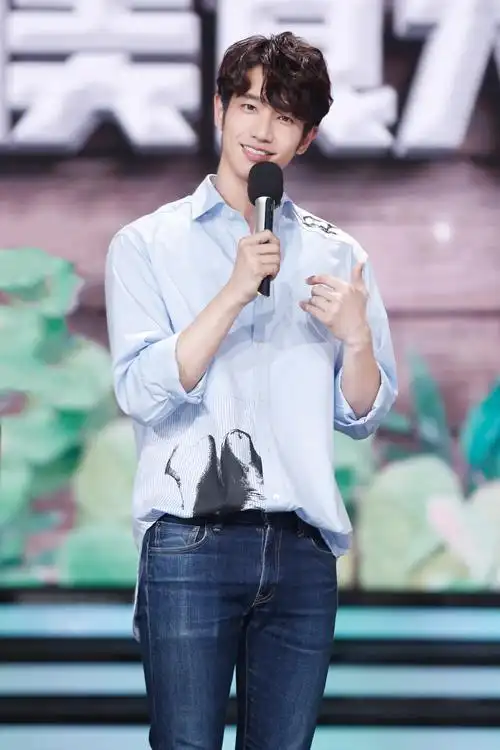 yirenernet刘以豪内地综艺首秀浪漫来袭共谱美食情缘