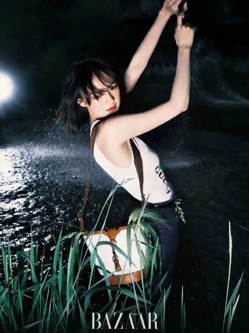 时尚芭莎六月电子刊封面,山涧,荷叶,文淇交出了今年内娱女明星为数不